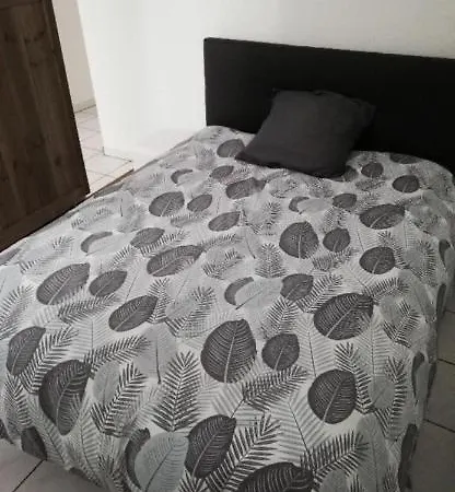 Le Rochelais Apartment *